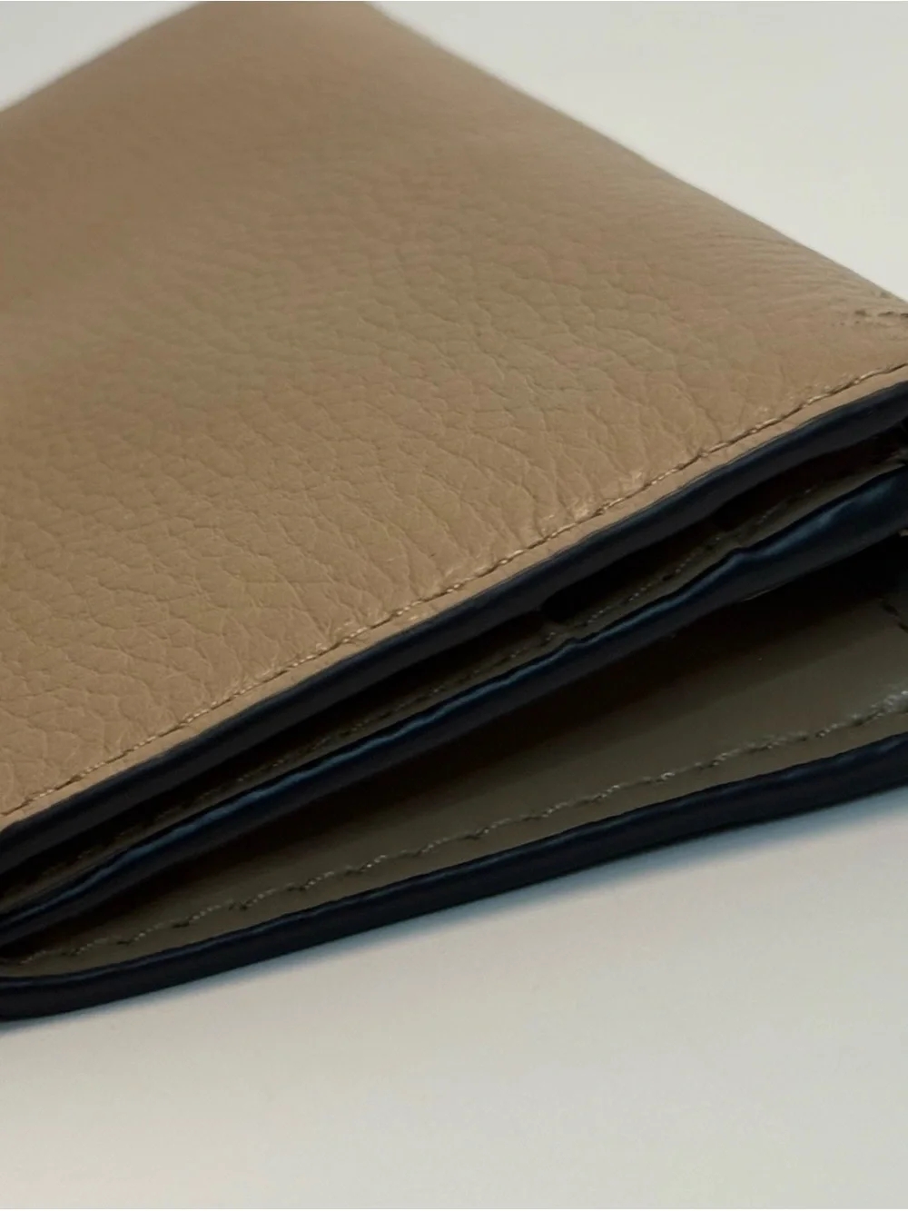 MICHAEL KORS ($158) Izzy Large Slim Wallet in Camel Pebbled Leather (Retail)